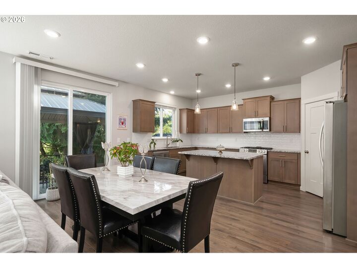 Property Photo:  37594 Keta St  OR 97055 