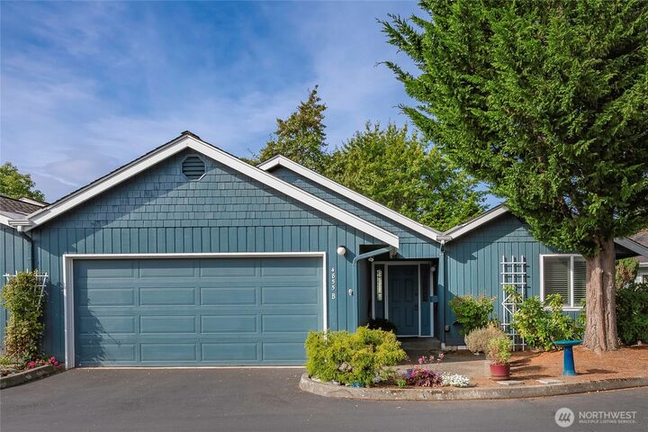 Property Photo: 4855 N Village Lane B WA 98226
