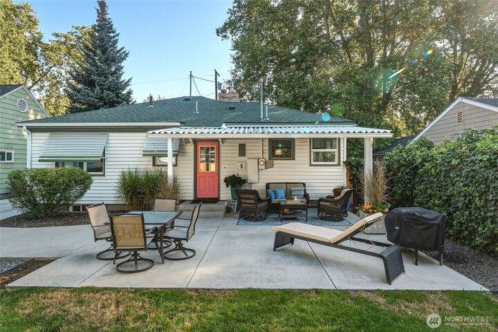 Property Photo: 380 S 1st Avenue WA 99362