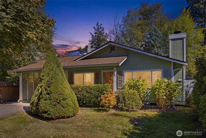 Property Photo:  6542  24th Avenue SW  WA 98106 