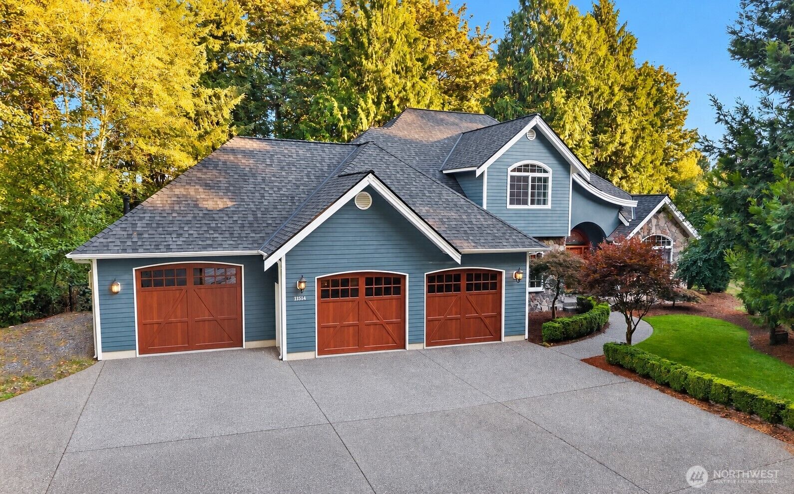 Property Photo:  11514  46th Street SE  WA 98290 