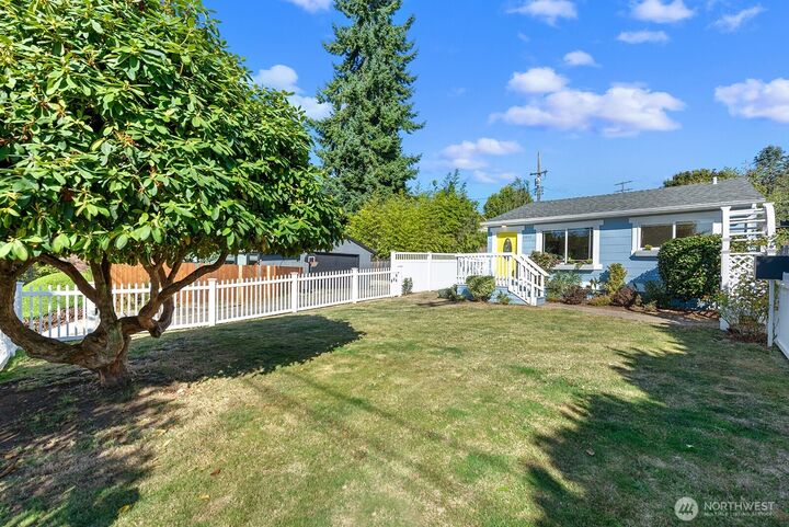 Property Photo:  3610 SW Kenyon Street  WA 98126 