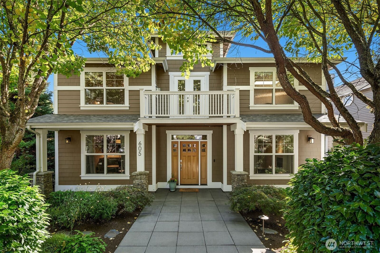Property Photo:  605  11th Avenue  WA 98033 