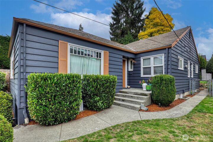 Property Photo: 916 Harvard Avenue E WA 98102