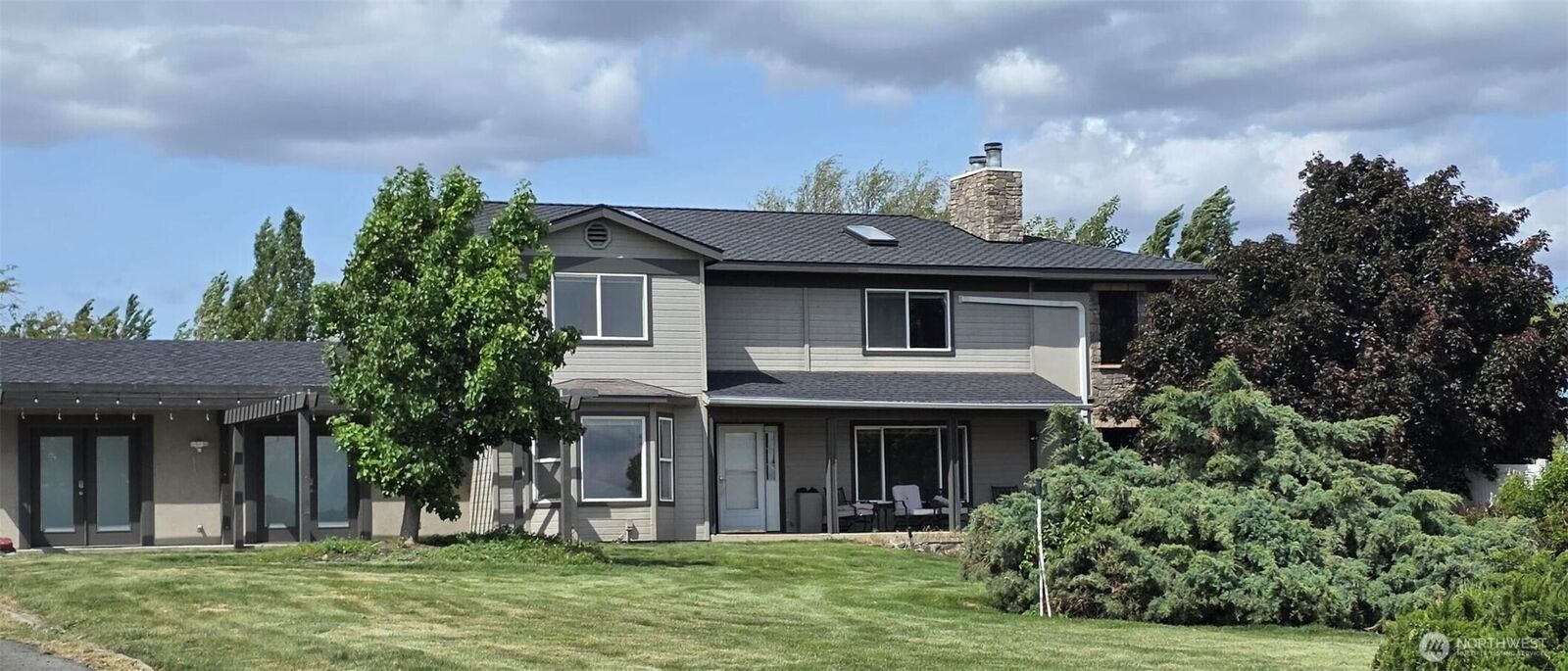 Property Photo: 8601 Scenic Drive WA 98908