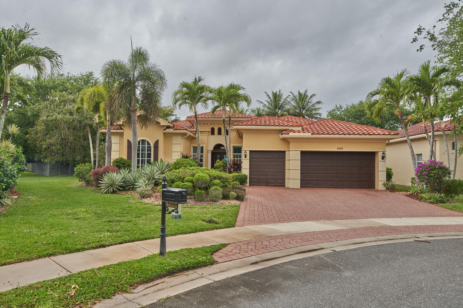 Property Photo: 3405 Lago De Talavera FL 33467