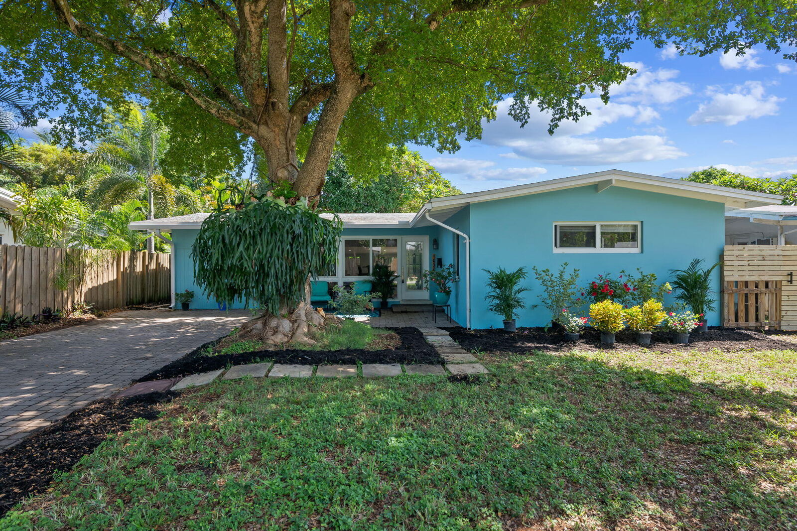 Property Photo:  1636 NE 7th Terrace  FL 33305 