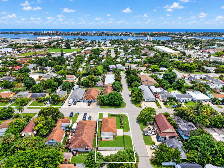 Property Photo:  603 N Broadway  FL 33462 