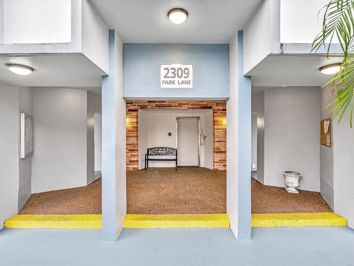 Property Photo: 2309 Park Lane 316 FL 33021