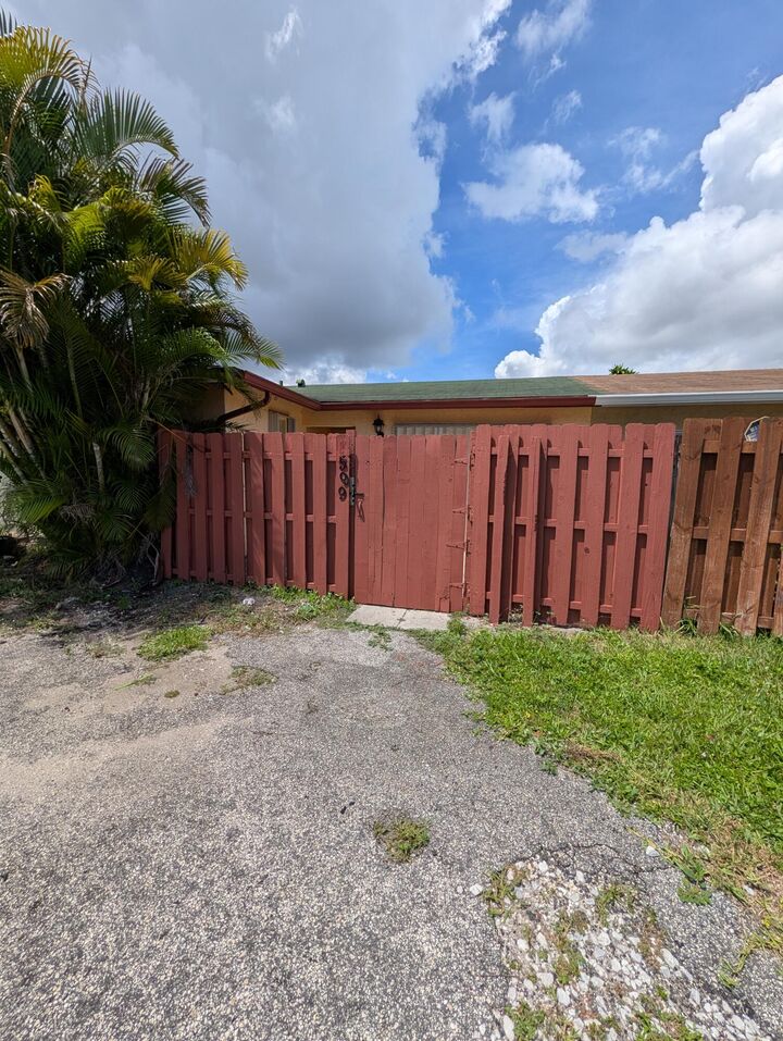 Property Photo:  8599 Crater Terrace  FL 33403 