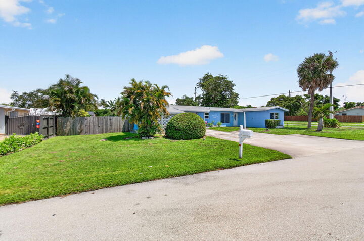 Property Photo: 2521 Myrica Road FL 33406