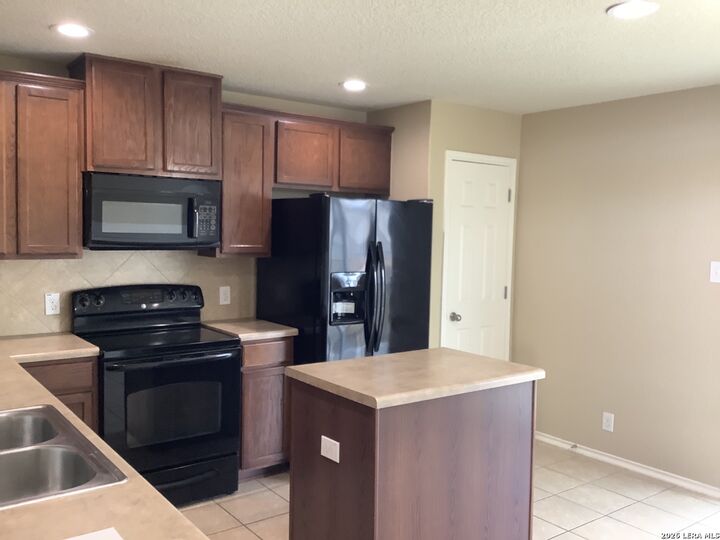 Property Photo: 6811 Marlin TX 78244