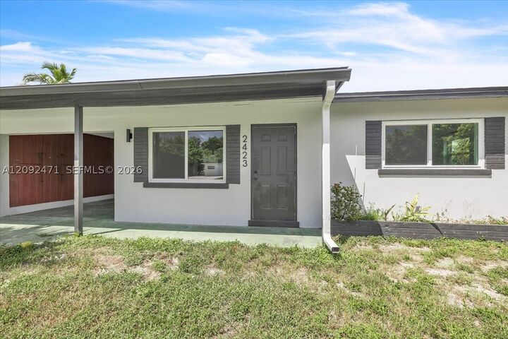 Property Photo: 2423 Jeffcott Street 2423 FL 33901