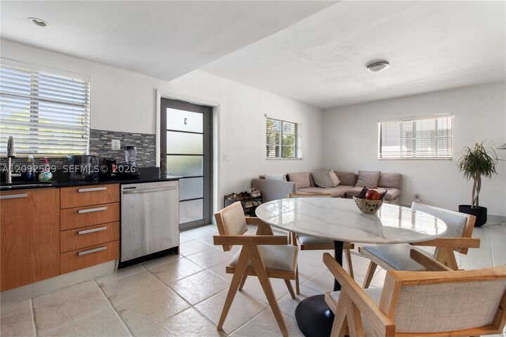 Property Photo:  1050 7th St 1050-3  FL 33139 
