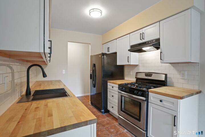Property Photo:  2955 Madison Avenue 44  CT 06606 