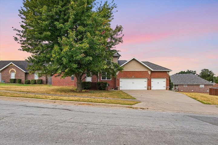 Property Photo: 3291 N Eakins Avenue MO 65803