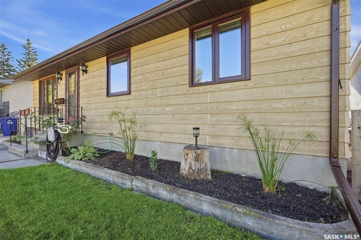Property Photo:  105 Fitzgerald Street  SK S7N 2A6 
