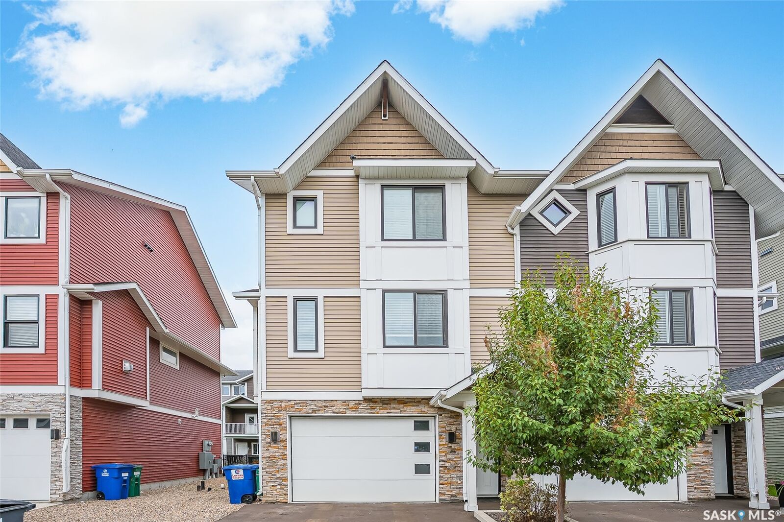 Property Photo:  3220 11th Street W 212  SK S7M 5M4 