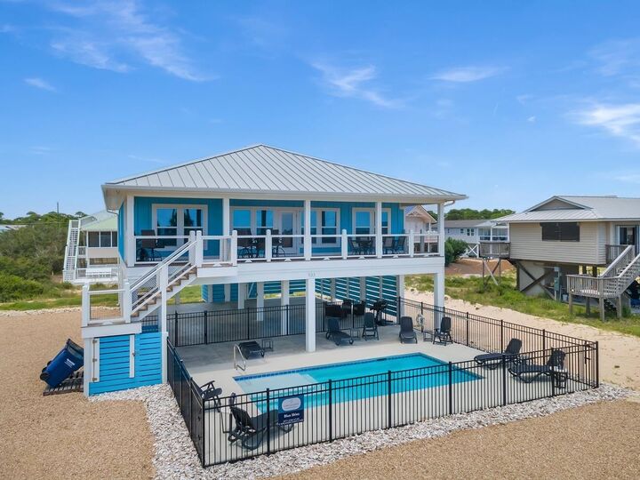 Property Photo: 933 W Gorrie Drive FL 32328