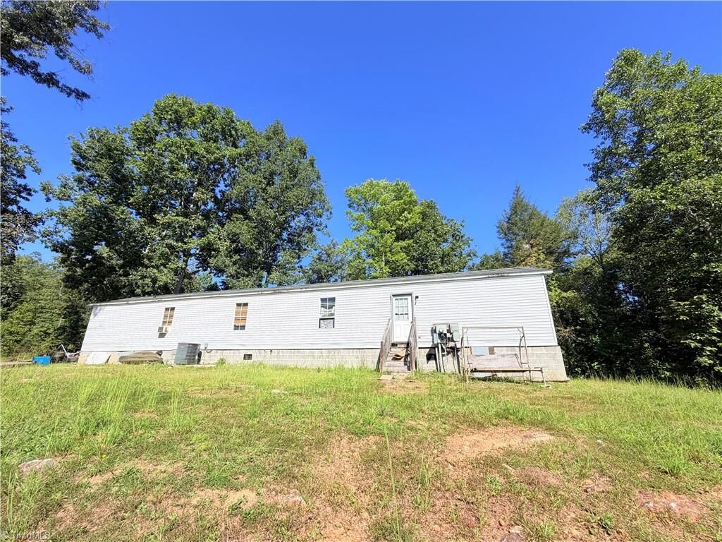 Property Photo: 1490 Glenn Carlton Road NC 28606