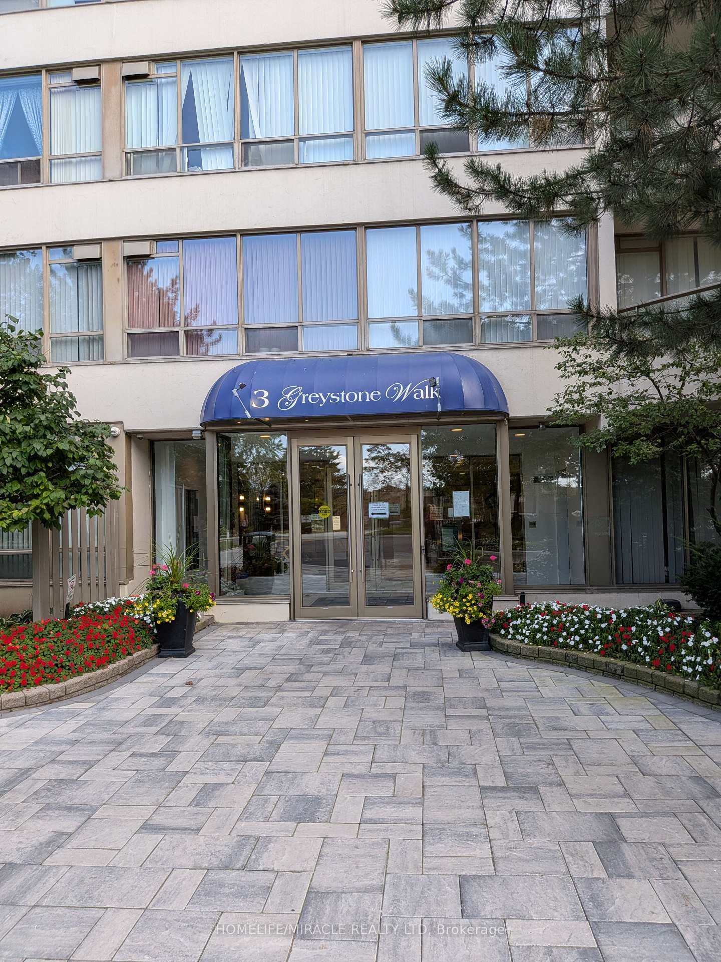Property Photo:  3 Greystone Walk Drive 819  ON M1K 5J4 