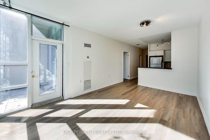Property Photo: 3840 Bathurst Street 109 ON M3H 6C6