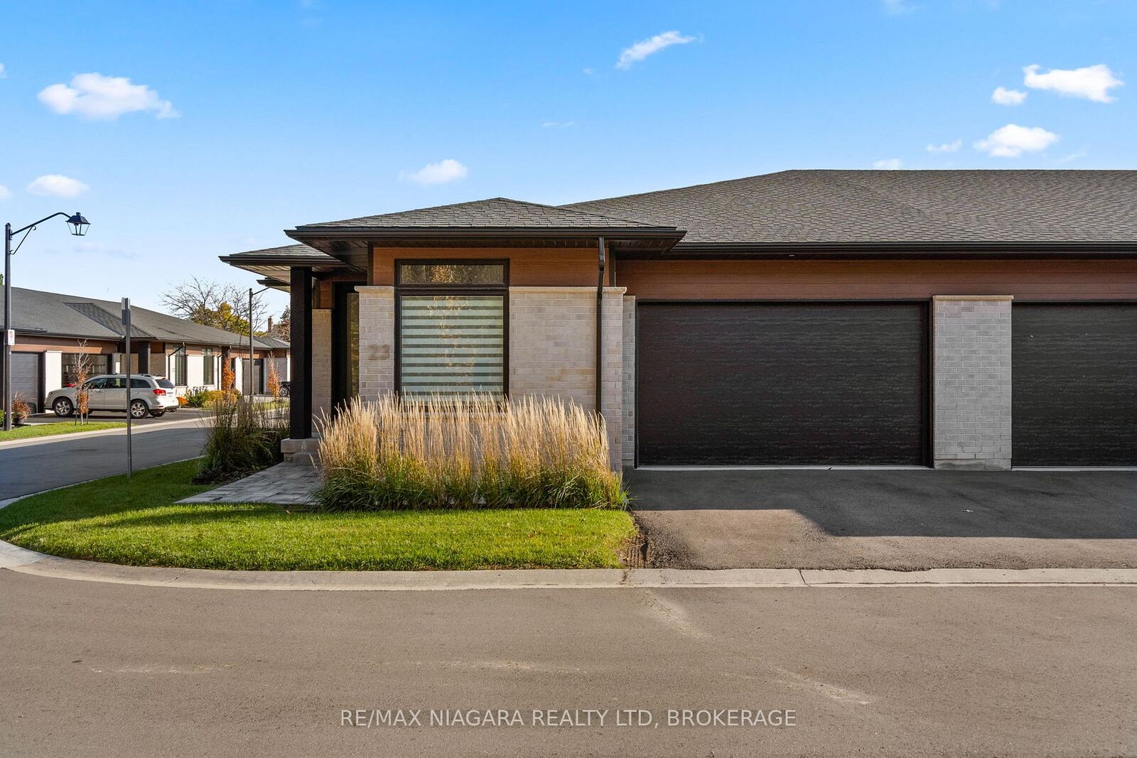 Property Photo: 300 Richmond Street 23 ON L2V 0L6