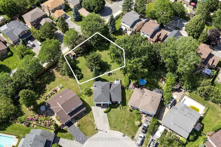 Property Photo:  103 Spruce Street  ON L4G 3J6 
