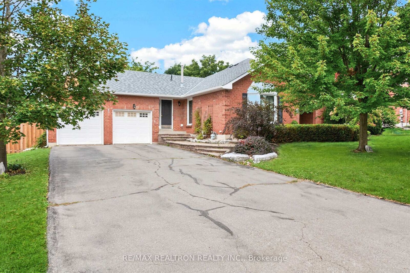 Property Photo:  20 Arthur Hall Drive  ON L0G 1V0 
