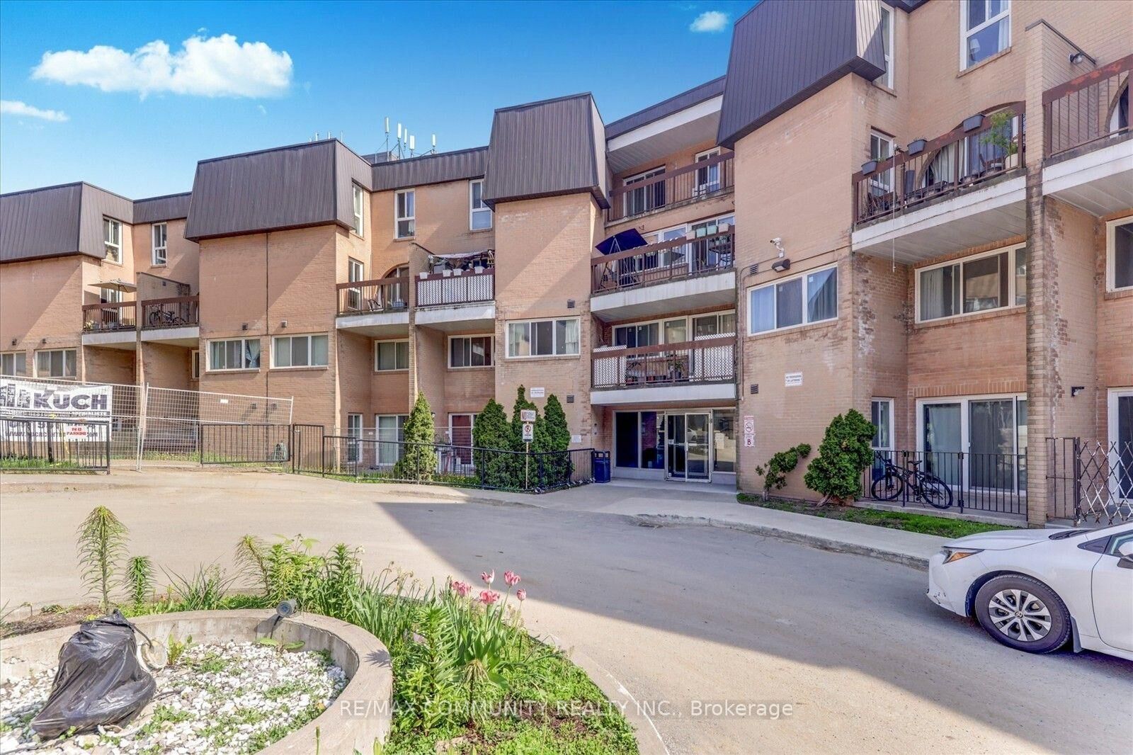 Property Photo:  100 Mornelle Court 1067  ON M1E 4X2 