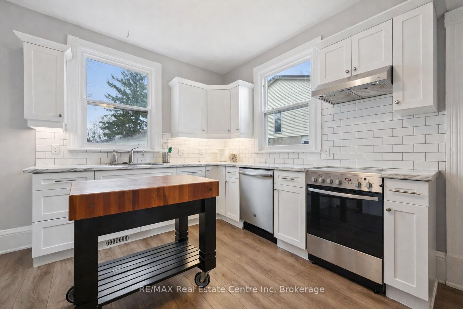 Property Photo:  29 Crimea Street  ON N1H 2Y5 