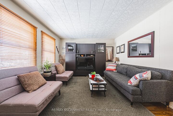 Property Photo:  28 Munn Street  ON L8V 1J9 