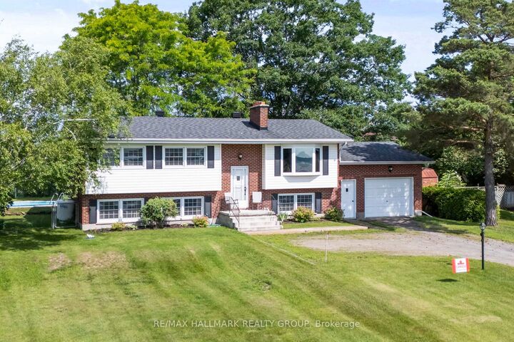 Property Photo: 22 St Lawrence Court ON K0E 1T0
