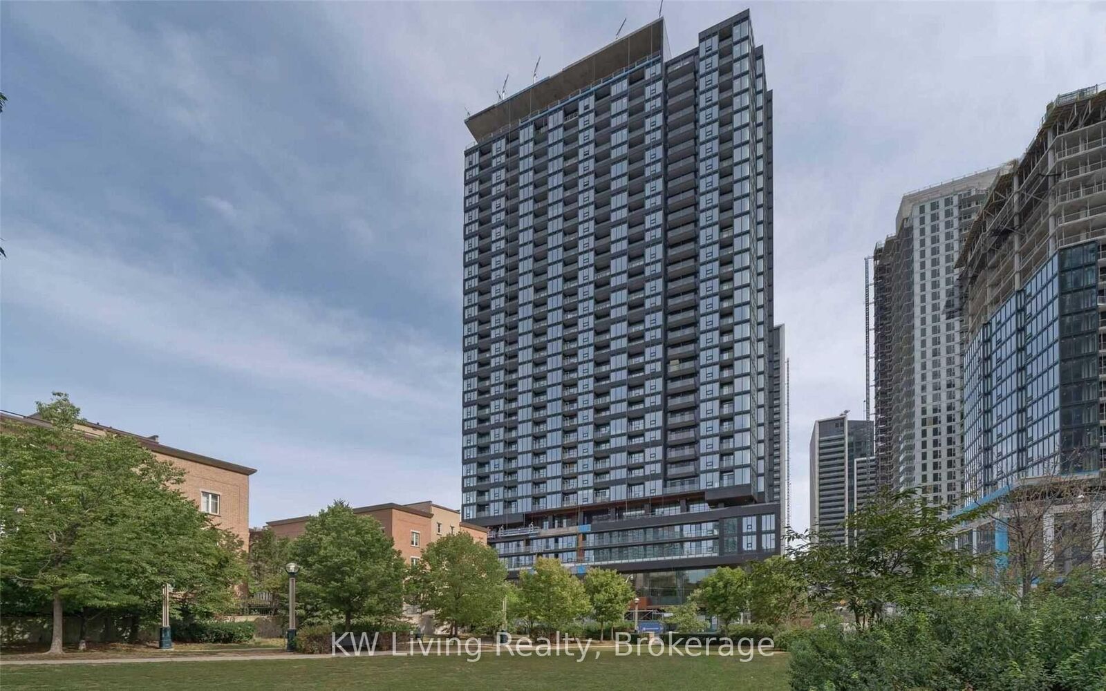 Property Photo:  19 Western Battery Road 3317  ON M6K 3S4 