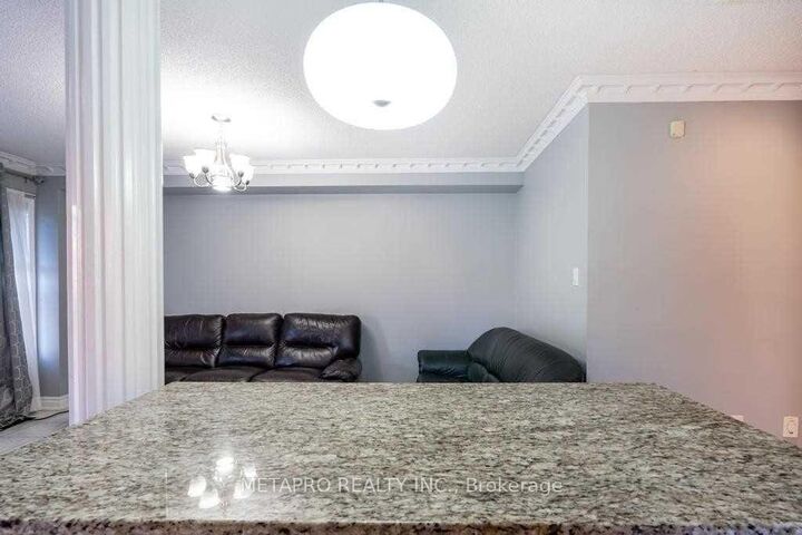 Property Photo:  1311 Whiffletree Court  ON L5N 7R1 