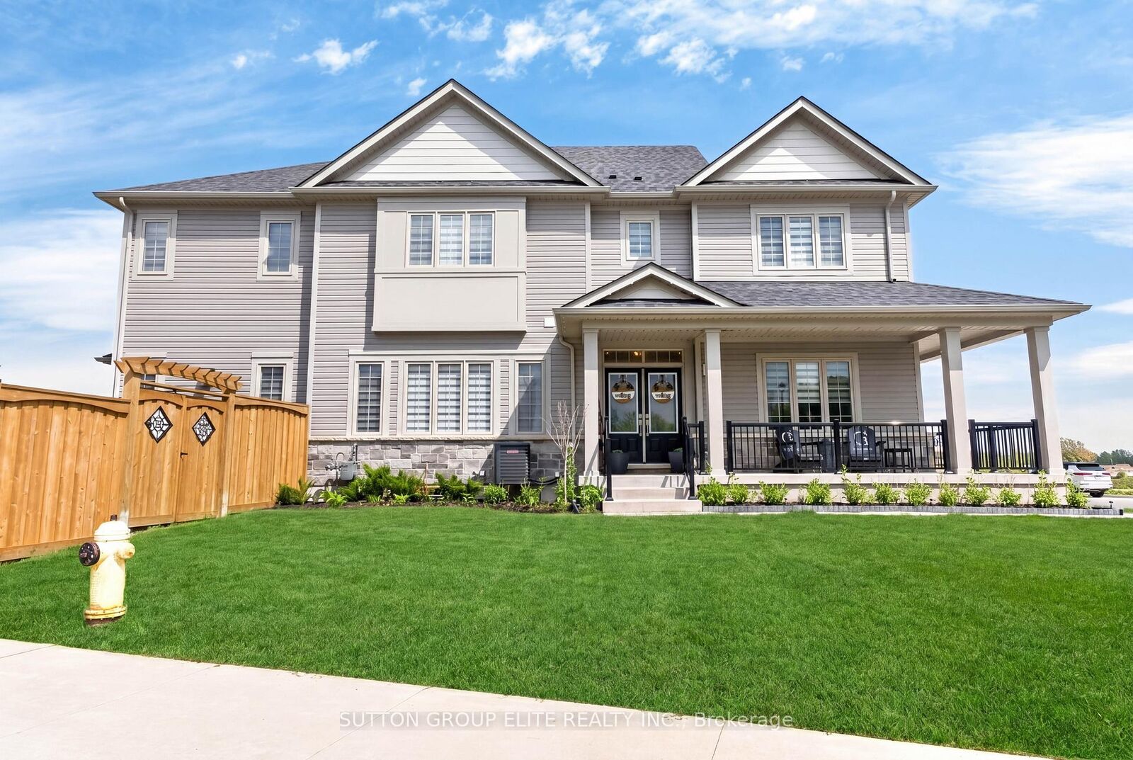 Property Photo:  95 Elliot Avenue W  ON N1M 0H9 