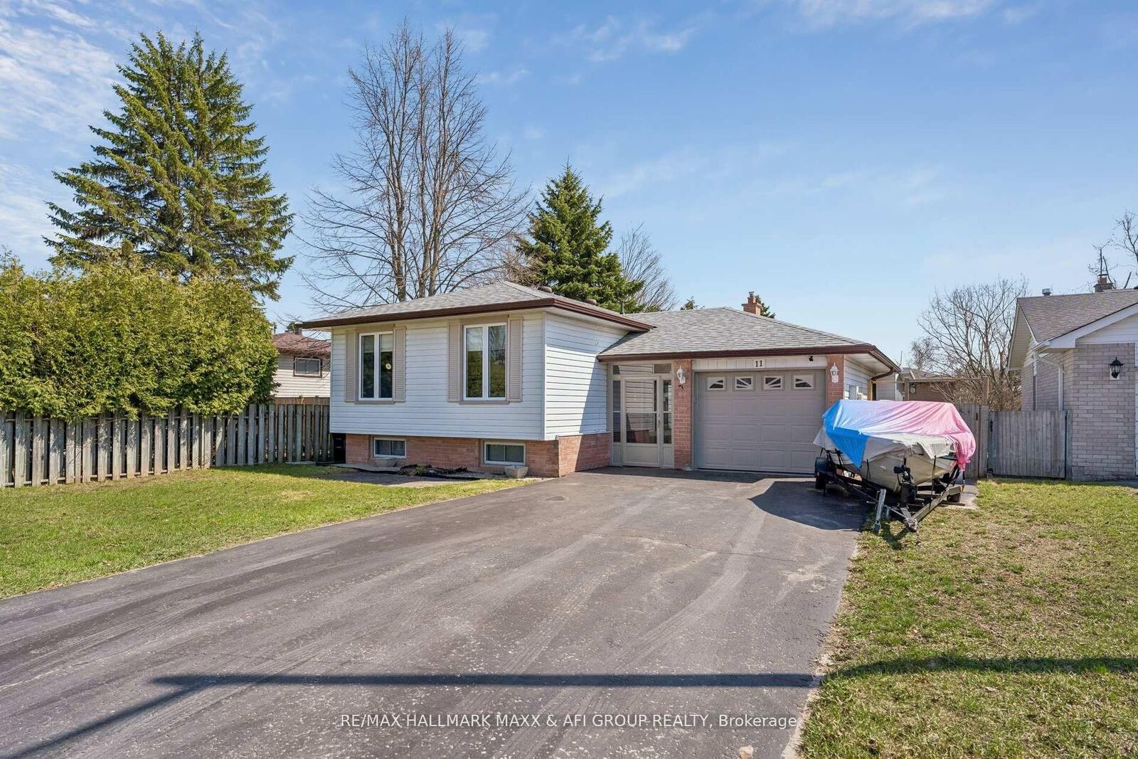Property Photo:  11 Charlotte Court  ON L4N 6B2 