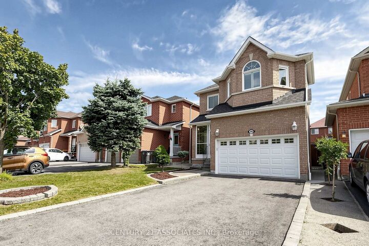 Property Photo:  890 Blyleven Boulevard  ON L5V 2J3 