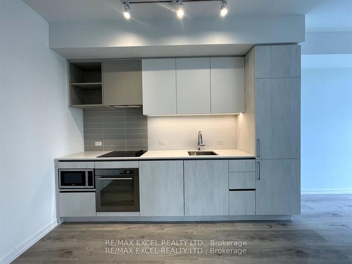 Property Photo:  7890 Jane Street 1211  ON L4K 2M7 