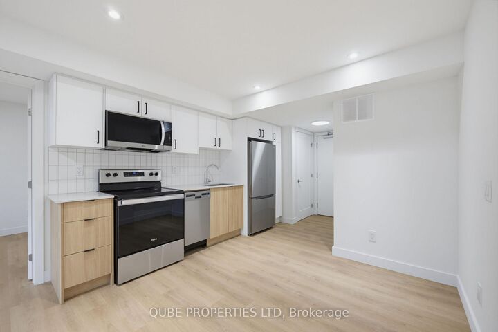 Property Photo:  15 Larch Street Unit 5  ON K1R 6W4 