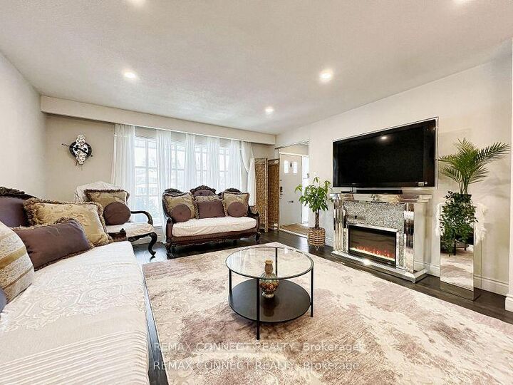 Property Photo:  24 Lalton Place  ON M1E 1T4 