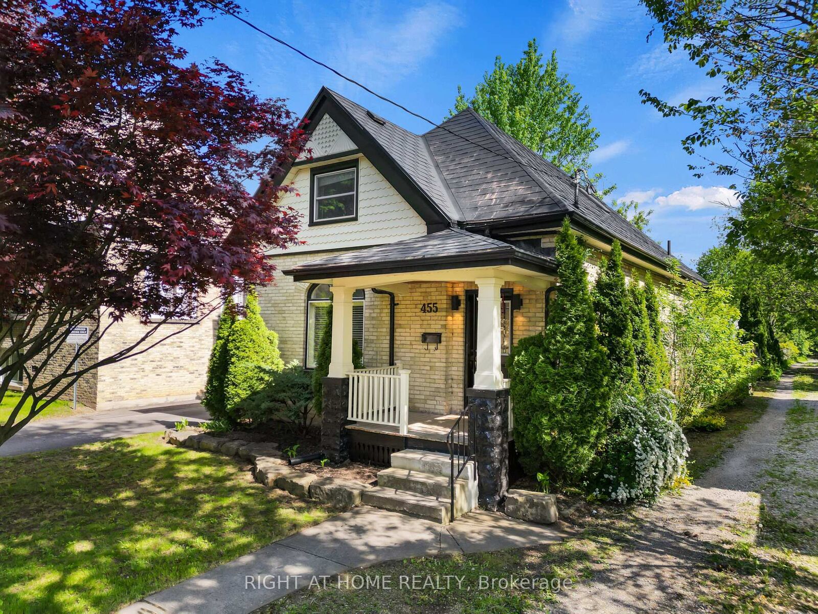 Property Photo:  455 St James Street  ON N5Y 3P2 