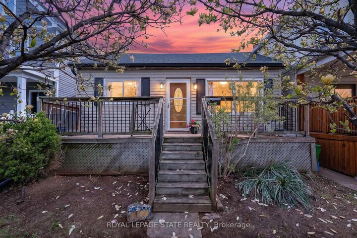 Property Photo:  147 Strachan Street E  ON L8L 3M7 