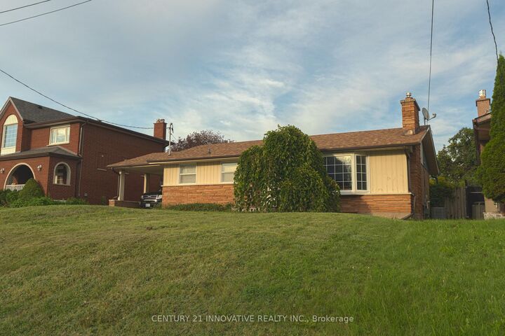Property Photo:  89 Thickson Road S  ON L1N 2C7 