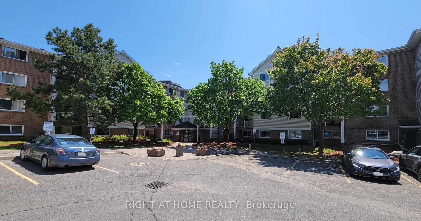 Property Photo: 260 Brittany Drive 414 ON K1K 4M2