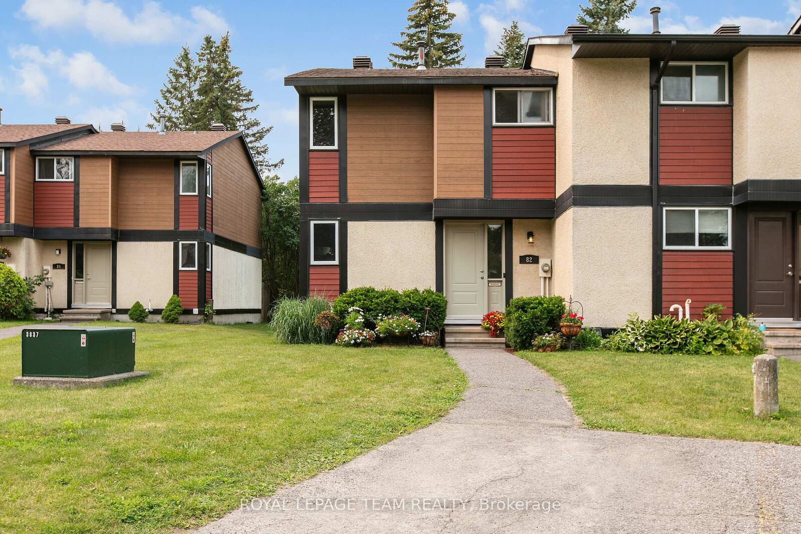 Property Photo:  82 McClintock Way 68  ON K2L 2A2 