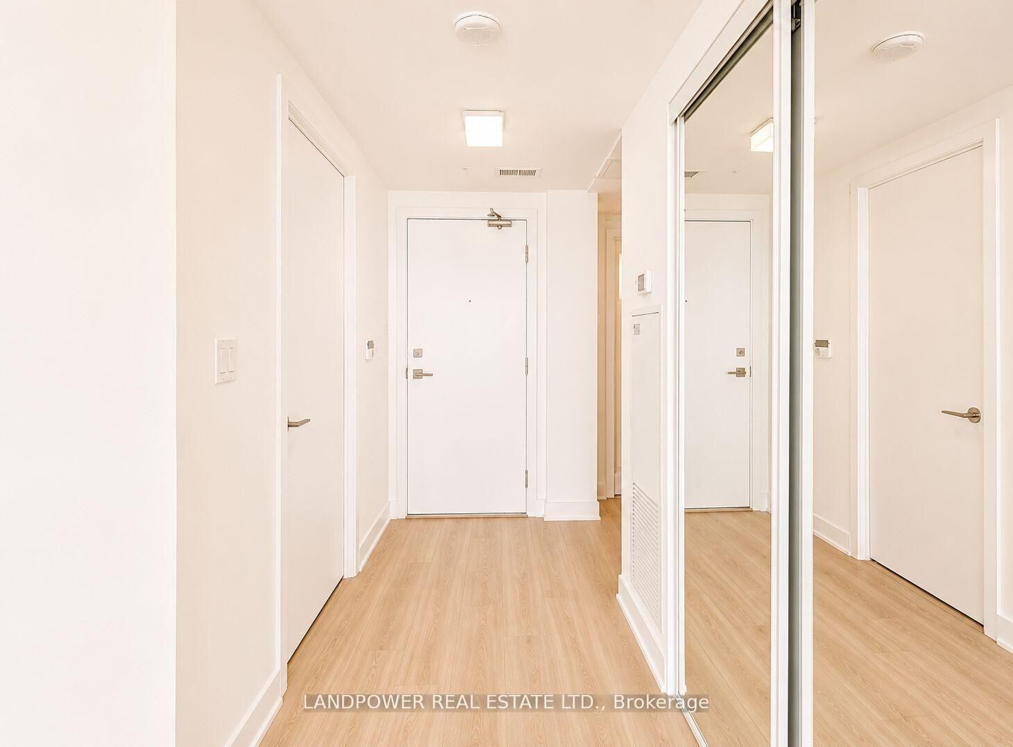 Property Photo:  12 York Street 5101  ON M5J 0A9 