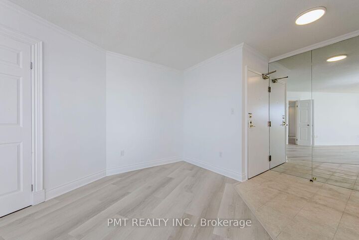 Property Photo:  270 Queens Quay W 1502  ON M5J 2N4 