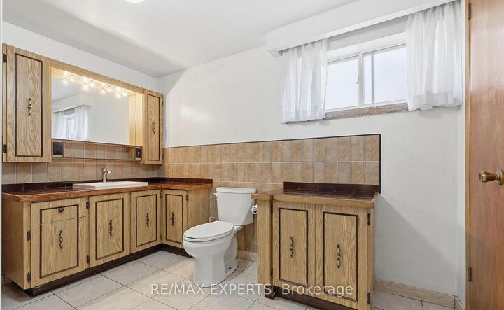 Property Photo:  228 Andrew Park Bsmt  ON L4L 1G2 