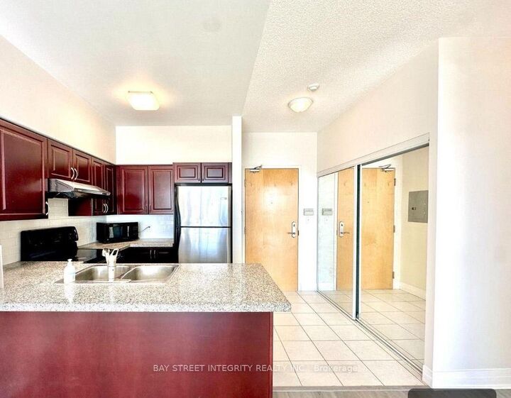 Property Photo:  7373 Kennedy Road Ph02  ON L3R 1H6 